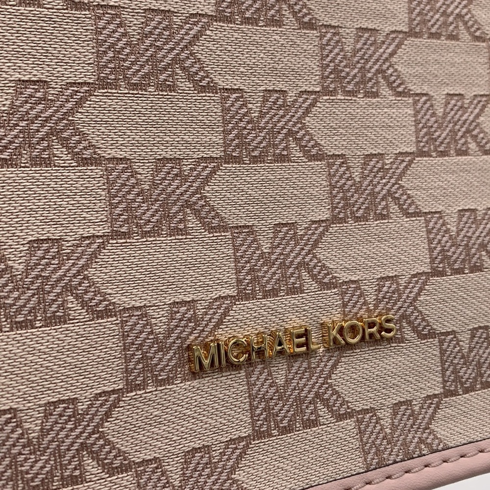 MICHAEL KORS
Briley Small Logo Messenger XBODY Bag POWDER BLUSH MULTI - Picture 5 of 16